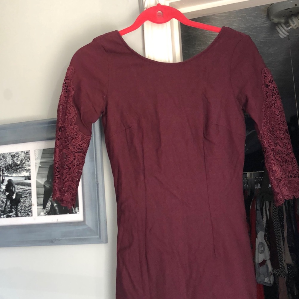 Lulu’s maroon midi dress